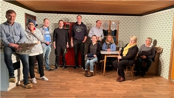 Die Akteure der Theatergruppe der Freiwillige Feuerwehr Lintig-Meckelstedt probt den Dreiakter „Wer hett, de hett“