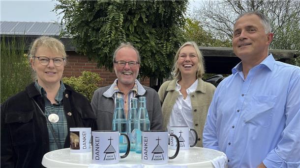 Kirche sucht noch Kandidaten für Vorstandswahl Die aktuellen Hesedorfer Kirchenvorsteher Marlies Wilkens-Tomczak (von links), Friedrich du Carrois, Andrea Beier und Wilfried Schleßelmann warben auf dem Kunsthandwerkermarkt in Hesedorf für die Wahl zum Kirchenvorstand. Kirchenkreis