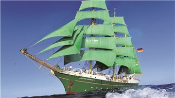 Ein segelndes Schiff
