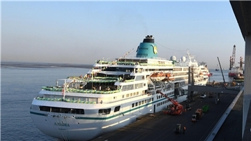 Die „Amadea“ an der Columbuskaje in Bremerhaven.