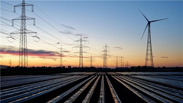 Die Ampel-Koalition will das Bundesbedarfsplangesetz ändern. Hauptziel ist, den Strom, der im Norden Deutschlands produziert wird, künftig schneller in den Süden und Westen des Landes transportieren zu können.