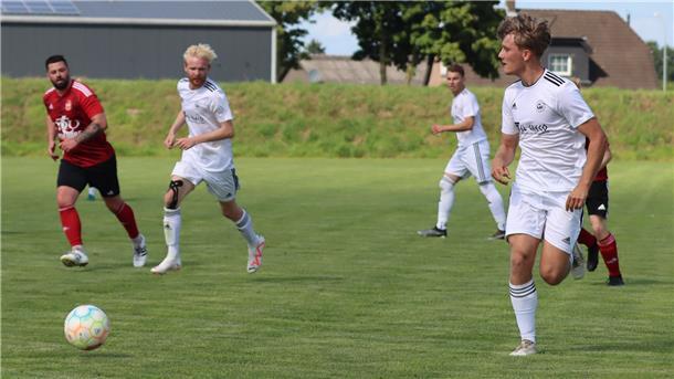 Die Angriffe des FC Nordheide wurden von den routinierten Gäste gut verteidigt, die Platzherren kamen nur zu wenigen Möglichkeiten.
