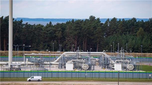 Konkurs abgewendet: Nord Stream 2 AG kann weitermachen Die Anlagen an Land sind ungenutzt, ein Strang der Pipeline ist nach einem Anschlag 2022 beschädigt. (Archivbild)