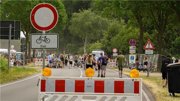 Die Anreise zum Hurricane geht heute noch weiter. 80.000 Fans werden in Scheeßel erwartet.
