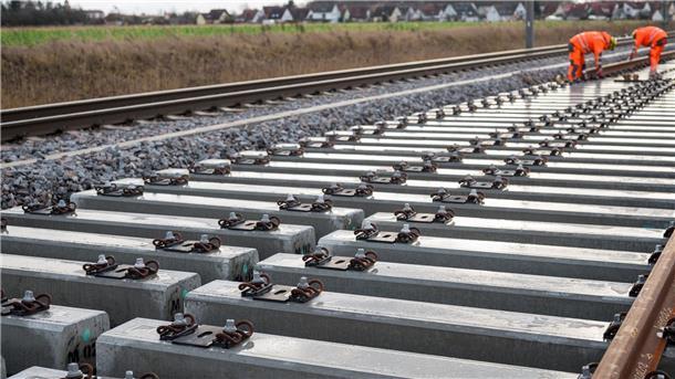Die Bahn braucht Milliarden - Wo soll das Geld herkommen? Die anstehende Generalsanierung der Bahn fordert Milliardeninvestitionen.