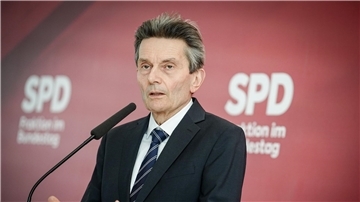 „Die anstehenden Haushaltsberatungen gleichen einer Operation am offenen Herzen“: Rolf Mützenich.