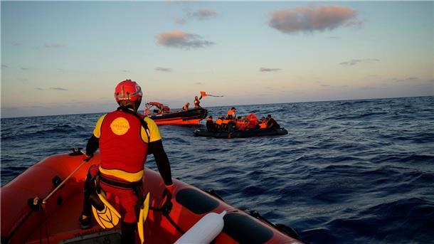 Italien erschwert Arbeit von Seenotrettern Die Arbeit von Seenotrettern in Italien wird mit einem neuen Dekret deutlich erschwert. (Symbolbild)
