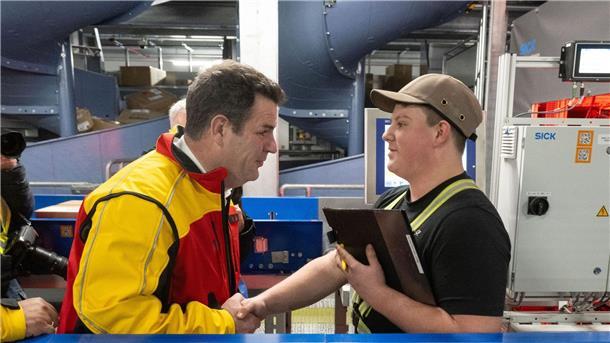 Die Arbeits- und Sozialminister der Länder wollen ebenfalls wie Arbeitsminister Hubertus Heil die Situation der Paketboten verbessern.