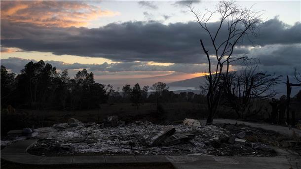 Mehr als 100 Tote nach Bränden auf Maui Die Asche eines niedergebrannten Hauses in Kula auf der Insel Maui.