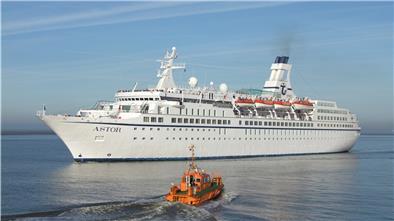 Die „Astor“ war Hunderte Male zu Gast an der Columbuskaje. Die Aufnahme entstand 2015, als der Hafenlotse unterwegs war zum Schiff, um es anzulegen.