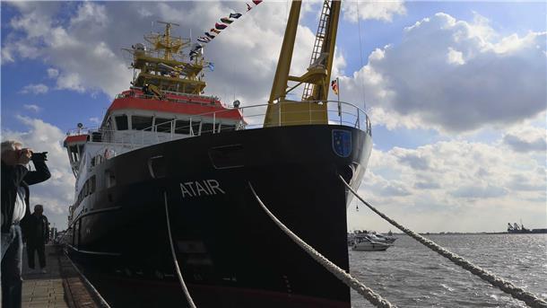 Die Atair bleibt am Willy Brandt Platz und kann am Sonnabend von 10 bis 17 Uhr beim Open Ship besichtigt werden