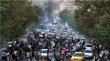 Die Aufnahme vom 21. September zeigt Proteste in Teheran. Die Demonstrationen gegen die islamische Führung gehen weiter.