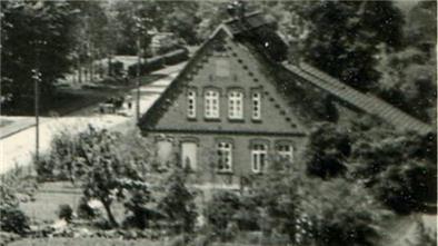 Die Aufnahme von 1938 zeigt das Haus an der Osterstadt Straße 21 in Sandstedt. 
