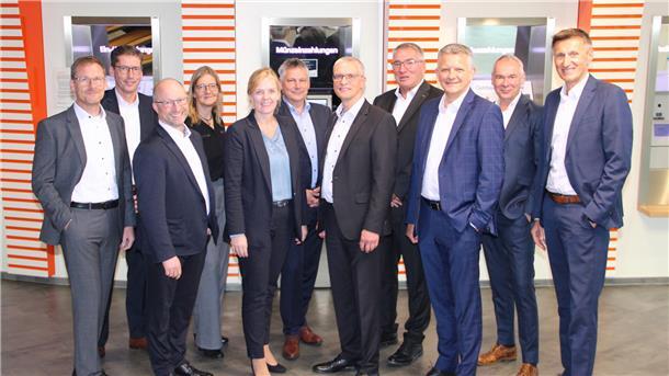 Die Aufsichtsräte und Vorstände der Raiffeisen-Volksbank Varel-Nordenham, der Raiffeisenbank Butjadingen-Abbehausen und der Volksbank Jever hatten bereits im Herbst vergangenen Jahres die Fusion beschlossen.