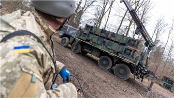 Die Ausbildung ukrainischer Soldaten am Patriot-Flugabwehrraketensystem an einem unbenannten Ort in Deutschland.