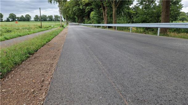 Die ausgebaute Kreisstraße zwischen Hepstedt und Kirchtimke hat es in sich: Kommen sich zwei große Fahrzeuge entgegen, wird es eng.