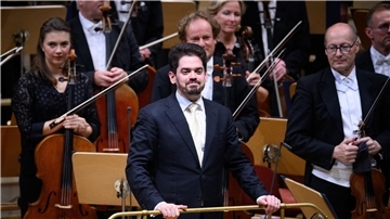 Die Ausladung des israelischen Dirigenten Lahav Shani von einem Festival in Gent stößt weiterhin auf Kritik. 