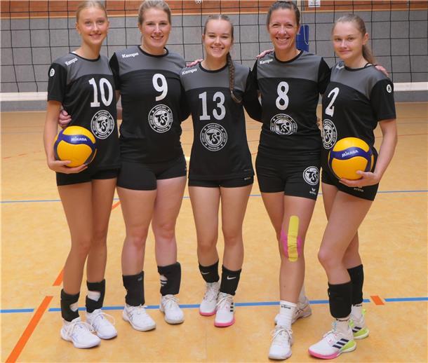 TuS Zeven will in der Volleyball-Oberliga wieder oben mitspielen Die Außen-Angreiferinnen (von links): Anny Zitzke, Friederike Calliebe-Winter, Johanna Gill, Julia Kopf und Anna-Katharina Meier-Schäfer.
