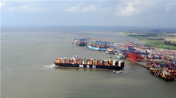 Die Außenweser bei Bremerhaven aus der Luft aufgenommen.