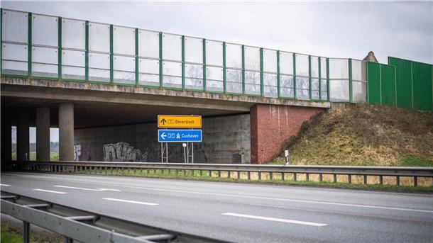 A27-Update: Neues Gerät im Einsatz - So sollen die Arbeiten schneller vorankommen Die Autobahn GmbH hat entschieden: Die Arbeiten für den Neubau der Brücke über die B71 bei der Anschlussstelle Wulsdorf werden vorerst verschoben.