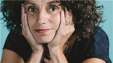 Die Autorin Adriana Altaras freut sich, dass ihr Roman auch als Theaterstück in Bremerhaven funktioniert.