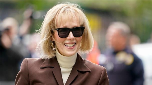 Die Autorin Jean Carroll vor dem Bundesgericht in New York.