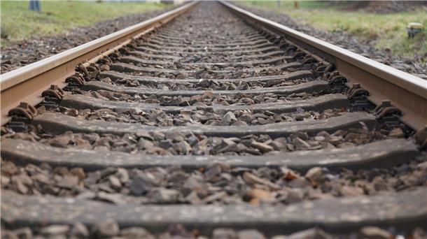 Gesetz soll Angriffe auf kritische Infrastruktur erschweren Die Bahn zählt ebenfalls zu den Sektoren, die ihre Widerstandsfähigkeit nachweisen müssen. (Symbolbild)