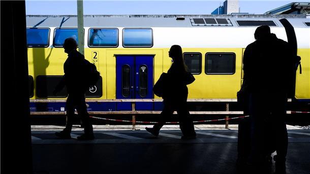 Metronom dünnt Fahrplan wegen fehlender Züge aus Die Bahngesellschaft Metronom hat mit fehlenden Zügen zu kämpfen - jetzt wird der Fahrplan zeitweise ausgedünnt. (Symbolbild)