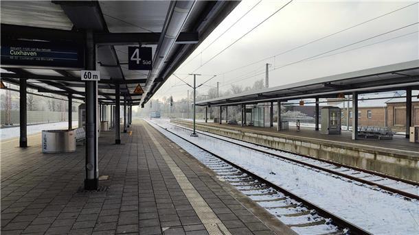 Leerer Bahnsteig Bremerhaven Hauptbahnhof zum Bahnstreik 10.01.2024