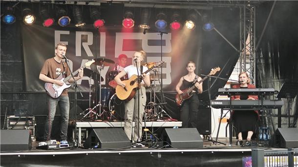 Zwei Flohmärkte mit Livemusik an einem Tag im Soundgarten Bremerhaven friday5pm Band