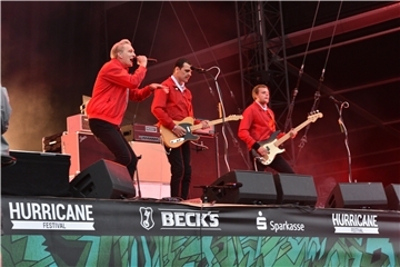 Kraftclub auf der Bühne