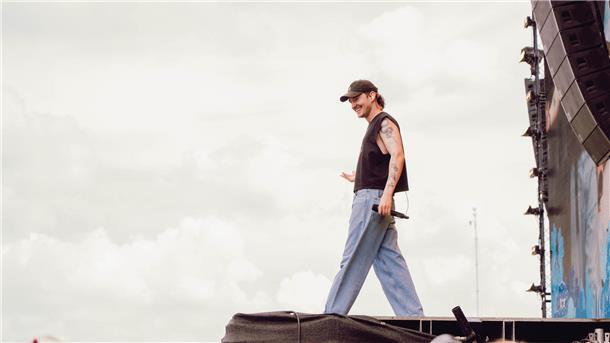Bremerhavener Band Raum27 eröffnet Deichbrand-Freitag - Hier gibt's die Bilder Die Band Raum27 ist mit Leidenschaft dabei, genau wie ihre Fans.