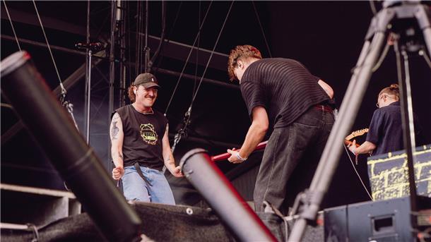 Bremerhavener Band Raum27 eröffnet Deichbrand-Freitag - Hier gibt's die Bilder Die Band Raum27 ist mit Leidenschaft dabei, genau wie ihre Fans.