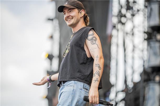 Bremerhavener Band Raum27 eröffnet Deichbrand-Freitag - Hier gibt's die Bilder Die Band Raum27 ist mit Leidenschaft dabei, genau wie ihre Fans.
