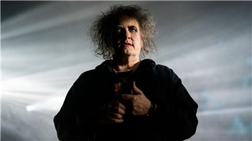 Die Band The Cure mit Frontmann Robert Smith hat Erfolg. (Archivbild)