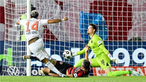 Kane trifft spät: FC Bayern knapp an Pokal-Blamage vorbei Die Bayern vergaben beim Sieg in Wiesbaden einige gute Chancen.