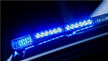 Die Beamten überprüften bei einer Verkehrskontrolle den 26 Jahre alten Fahrer des Transporters mit Anhänger. (Symbolbild)