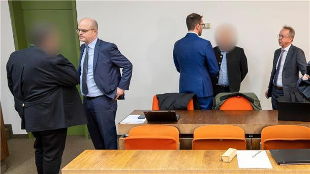 Schuldgefühle – aber auch Schuld? Prozess nach Zugunglück Die beiden Angeklagten zeigten vor Gericht Schuldgefühle.