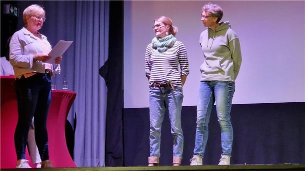 Die beiden Leistungsschwimmerinnen Beate Gloystein und Rike Schnare haben mit 92 weiteren Schwimmern am 1. September 2023 am Wettkampf Open Swim Stars in Lyon/Frankreich teilgenommen und schwammen eine 7-Kilometer lange Strecke in der Rhone. Sie errangen die Plätze 55 und 58 in einem hochklassigen Teilnehmerfeld.