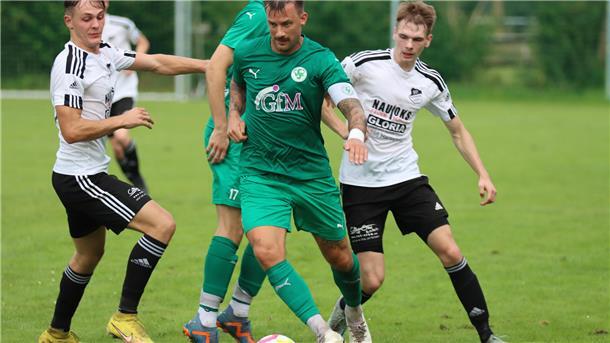 Die beiden Torschützen des SV Ippensen, Niclas Freiherr von Wolff (links) und Sönke Hauschild.