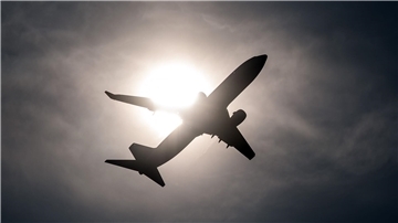 Die beim Fliegen freigesetzten klimaschädlichen Schadstoffe wollen bisher nur wenige Passagiere ausgleichen.