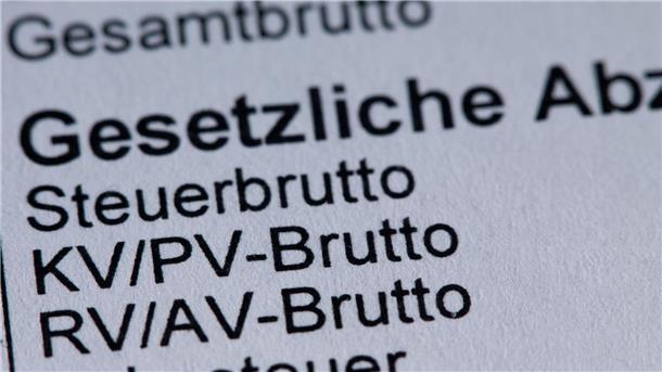 Kranken- und Rentenversicherung wird für Gutverdiener teurer Die Beitragsbemessungsgrenze für die Krankenversicherung soll auf 5.812,50 Euro steigen. (Illustration)