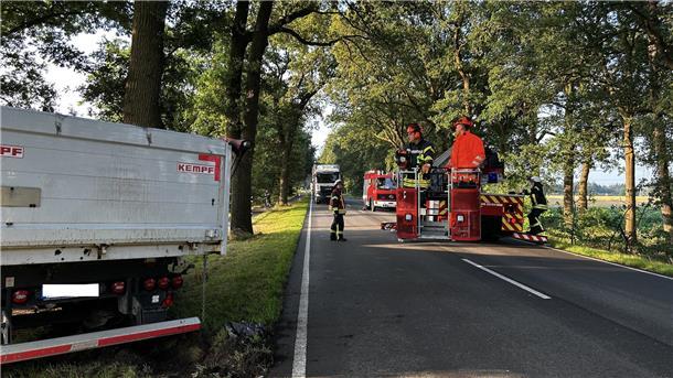 B71 zwischen Wehldorf und Sick nach Unfall gesperrt Die Bergungsarbeiten laufen.