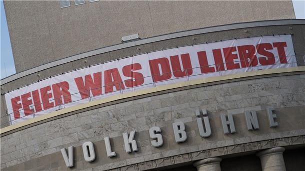 Volksbühne verabschiedet verstorbenen Intendanten Pollesch Die Berliner Volksbühne nimmt Abschied von René Pollesch.