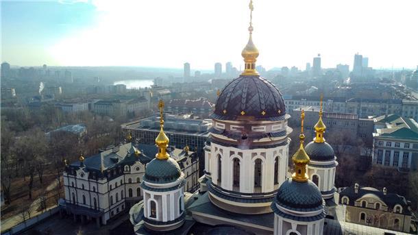 Die beschädigte Kuppel einer orthodoxen Kirche Donezk.