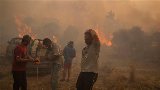 Rhodos: Waldbrände schrecken Touristen nicht Die Bilder der Brände auf Rhodos gingen um die Welt.