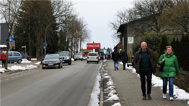 Sonnenschein und Schneegestöber begleiten Gewerbeschau in Heeslingen Die Blechlawine kam am Sonntagmittag nur im Schritttempo durch Heeslingen
