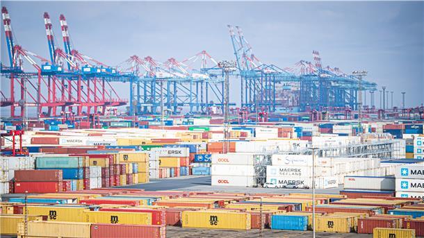 Stockende Eurogate-Fusion Die BLG-Aktionäre wollen wissen, wie es mit der Fusion weitergeht. Werden die deutschen Containerterminals von Eurogate und HHLA zusammengelegt? BLG-Chef Frank Dreeke konnte ihnen keine Antworten geben. Das Eurogate-Angebot liege vor, aber Hamburg melde sich nicht.