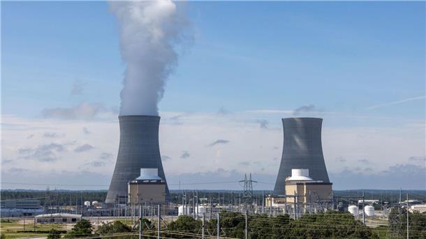 Neuer Atomreaktor geht in den USA ans Netz Die Blöcke 3 (l) und 4 im Kraftwerk Vogtle in Burke County in der Nähe von Waynesboro, Georgia.