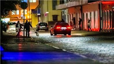 Die Bordelle müssen geschlossen sein, aber auf der Lessingstraße stehen die Prostituierten und werben um Kunden. Ab Montag ist damit Schluss.